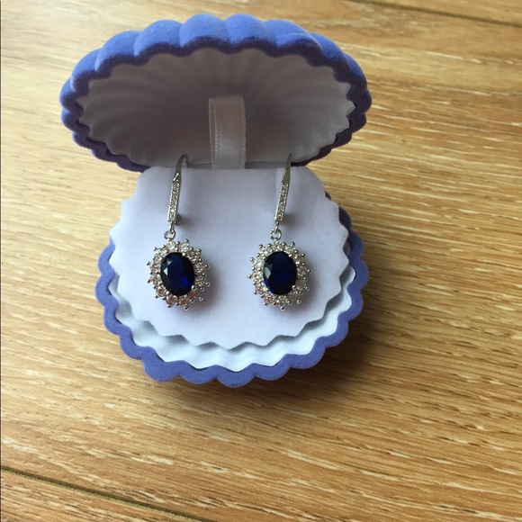 Sapphire Halo Leverback earrings in 18K White Gold - Picture 4 of 6